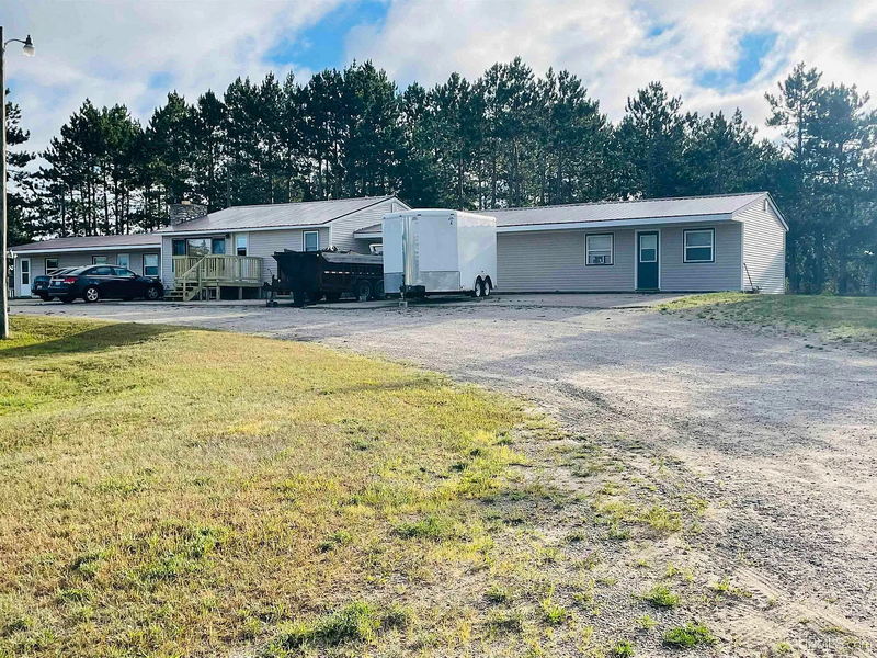 Rapid River Motel - Real Estate Photo (newer photo)